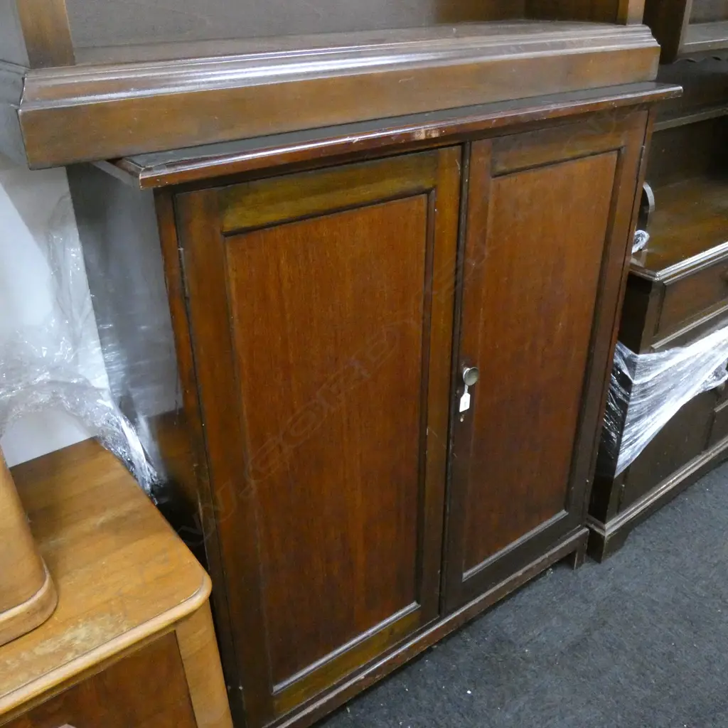 MAHOGANY CABINET BLACK VINYL TOP... Image 1++