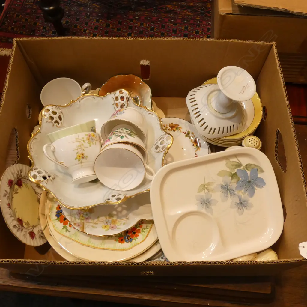 BOX LOT ASST. CHINA Image 1++