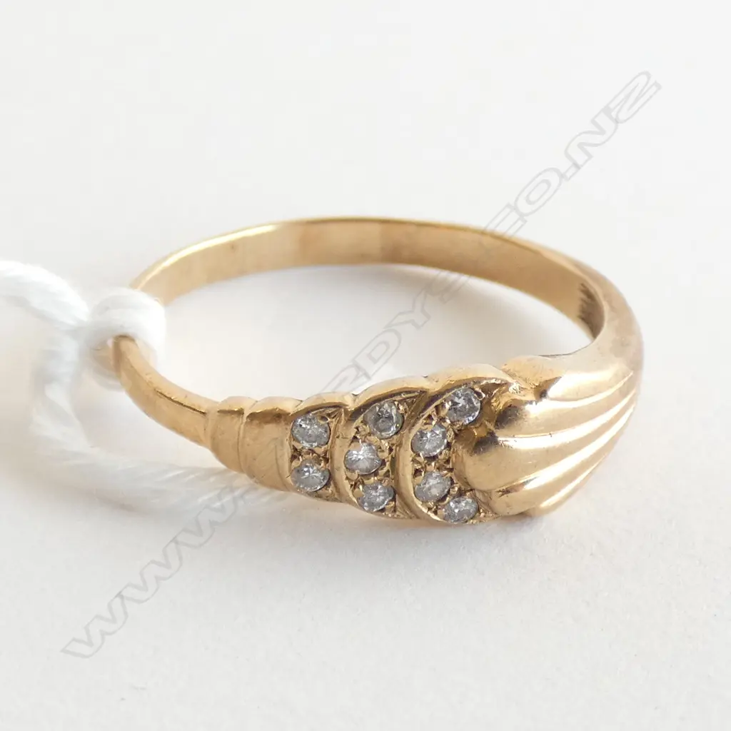 9ct YELLOW GOLD MULTI DIAMOND RING 2.18gms Image 1++