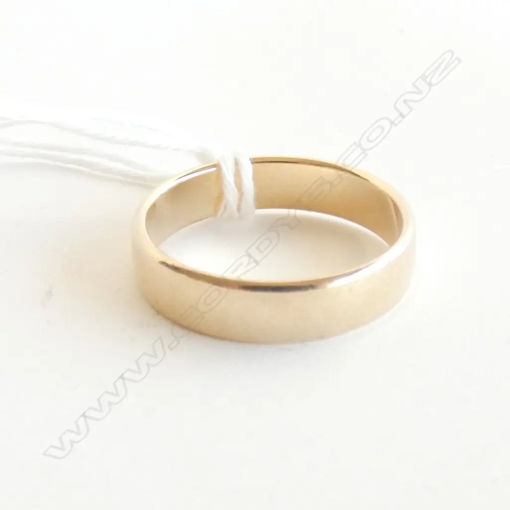 9CT GOLD WEDDER 5gms Image 1++