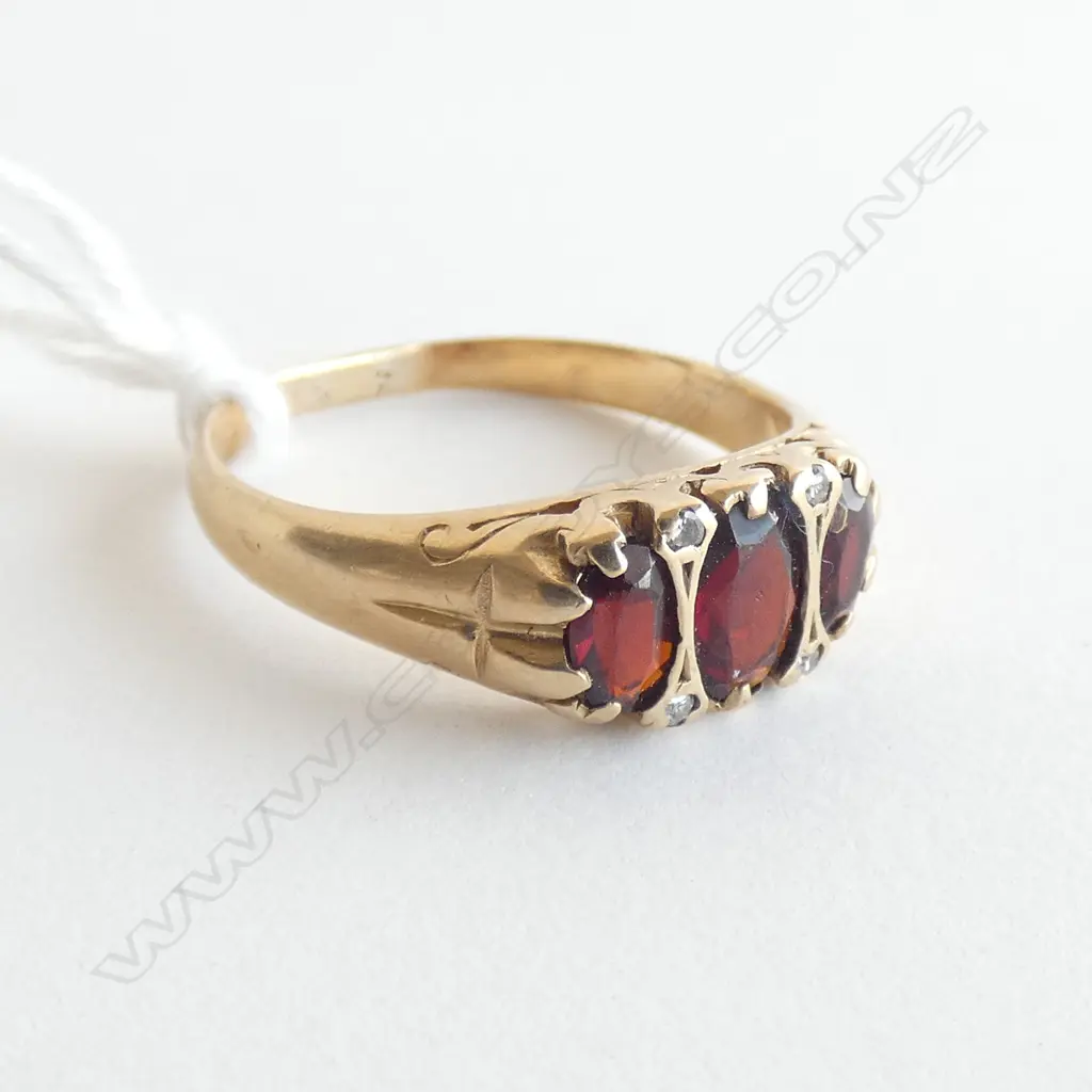 9CT GOLD 3 GARNET & DIAMOND RING 2.65gms Image 1++