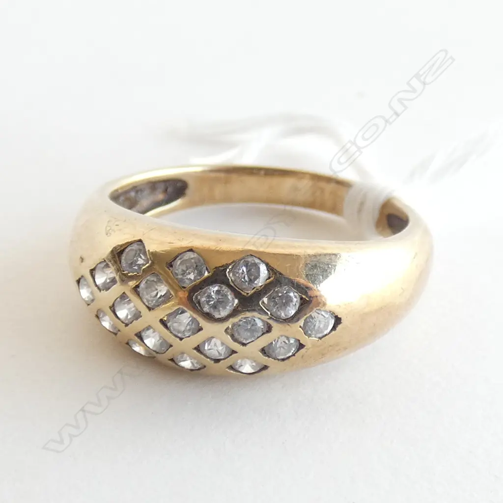 9ct  CUBIC ZIRCONIA DOME TOP RING 4gms Image 1++