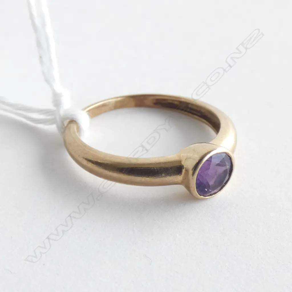 9CT GOLD & AMETHYST SOLITAIRE RING 1.4gms Image 1++