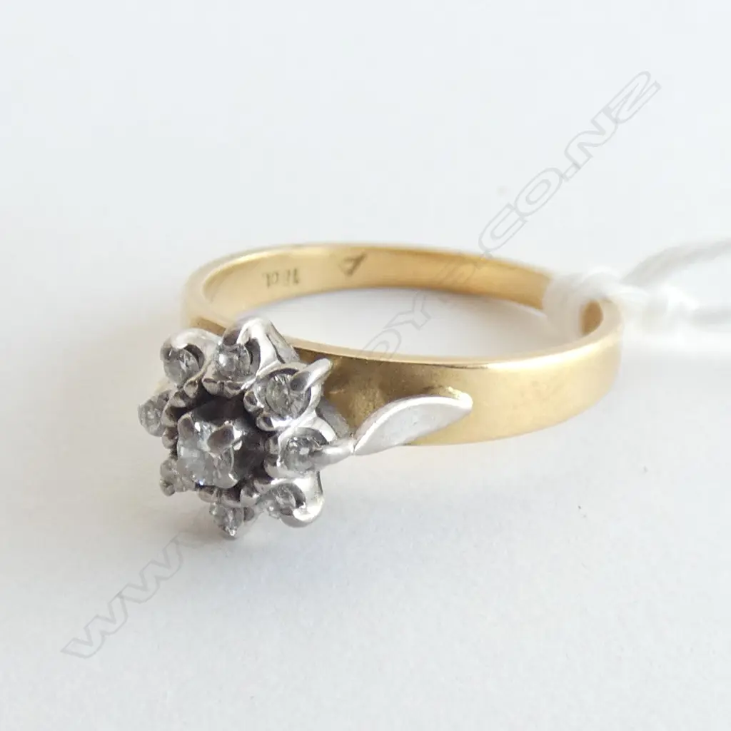 18ct YELLOW GOLD MULTI DIAMOND CLUSTER RING 3.9gms Image 1++