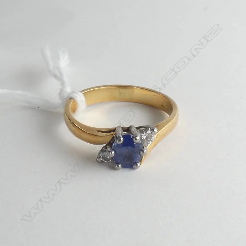 18CT SAPPHIRE & DIAMOND DRESS RING 3.6 gms Image 1++