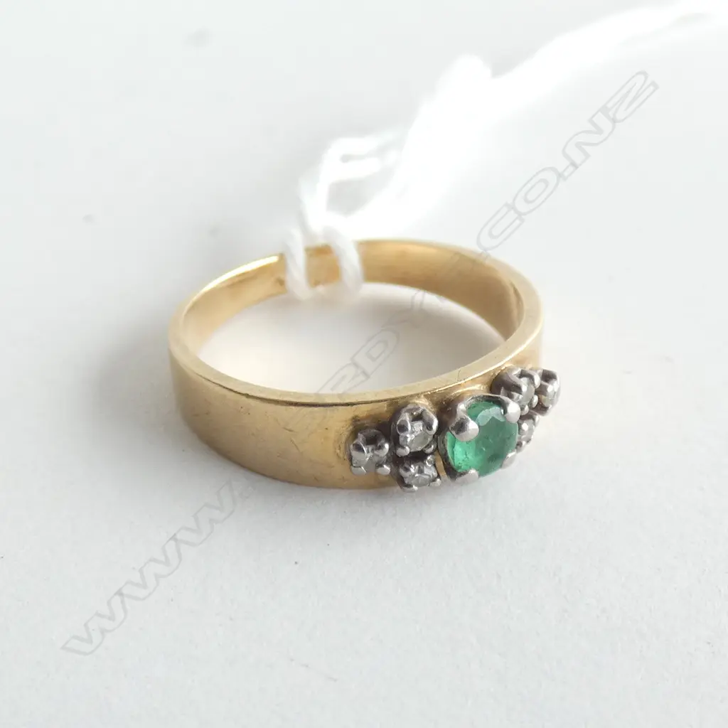 UNMARKED 18ct? GOLD RING w. EMERALD & SINGLE CUT DIAMONDS 3.5 gms Image 1++