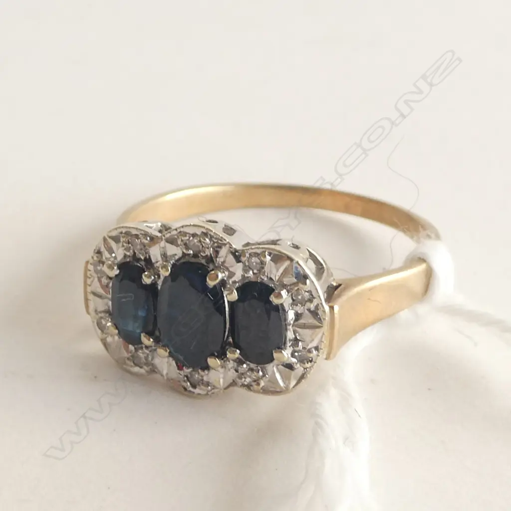 9CT GOLD 3 SAPPHIRE & DIAMOND RING 2.95gms Image 1++