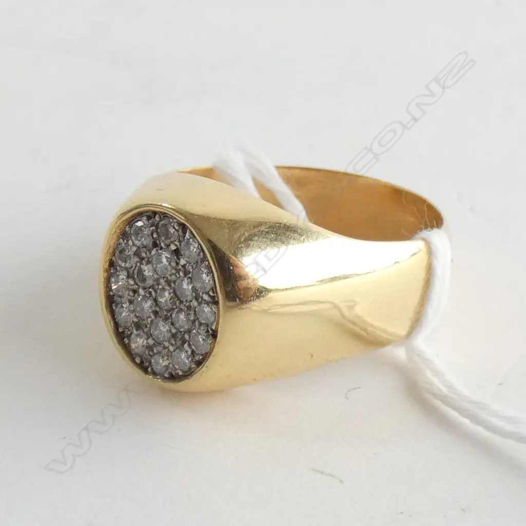 18CT HEAVY GOLD RING MULTI DIAMOND SIGNET TYPE 11.47gms Image 1++