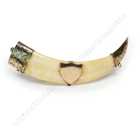 9CT ANTIQUE NZ BOAR TUSK BROOCH, L.75mm