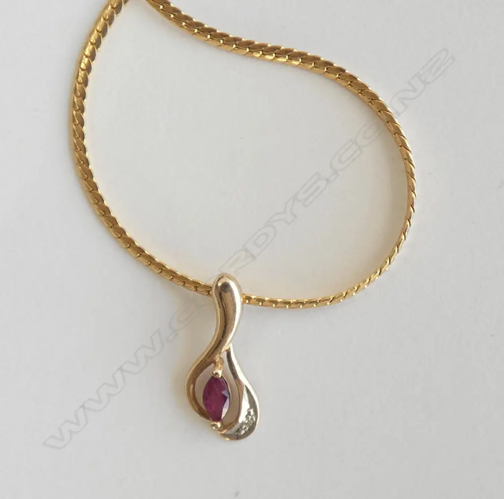 18CT GOLD CHAIN & 9CT GOLD PENDANT 5.90gm Image 1++