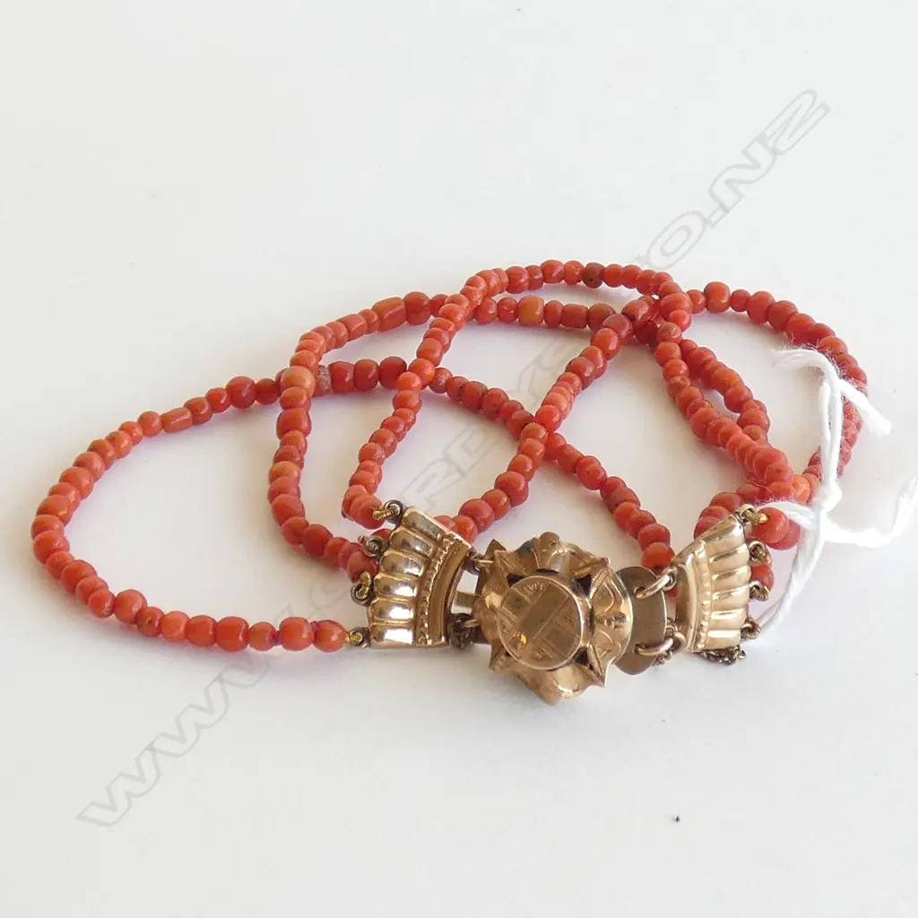 ANTIQUE 9CT GOLD AND CORAL BEAD BRACELET Image 1++