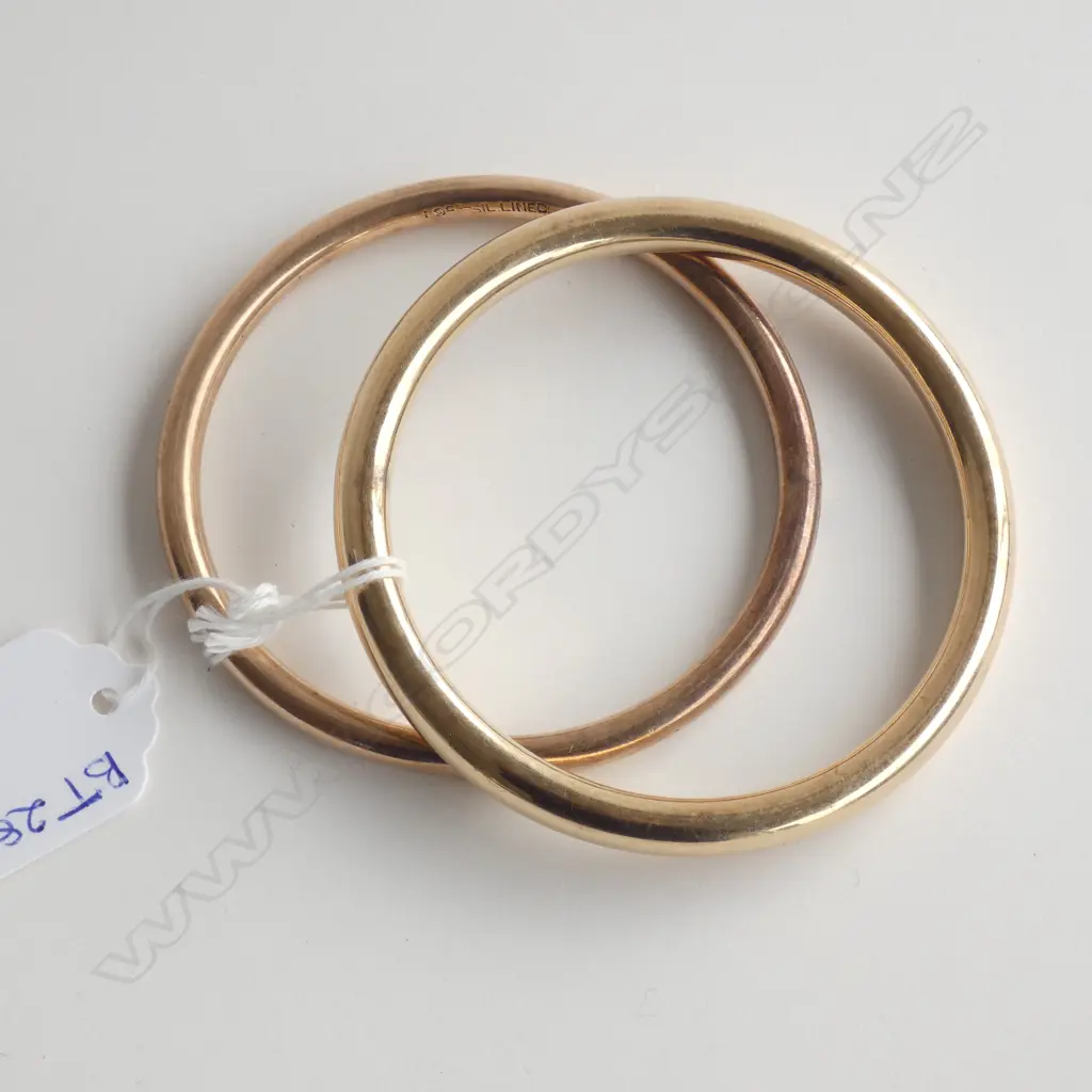9CT ANTIQUE HOLLOW GOLD BANGLE 18 gms + 9CT STG PLATE BANGLE Image 1++