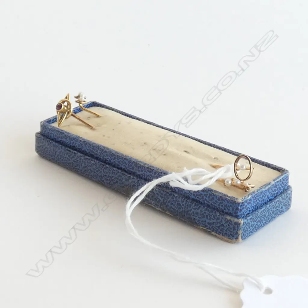 FOUR GOLD STICK PINS Image 1++