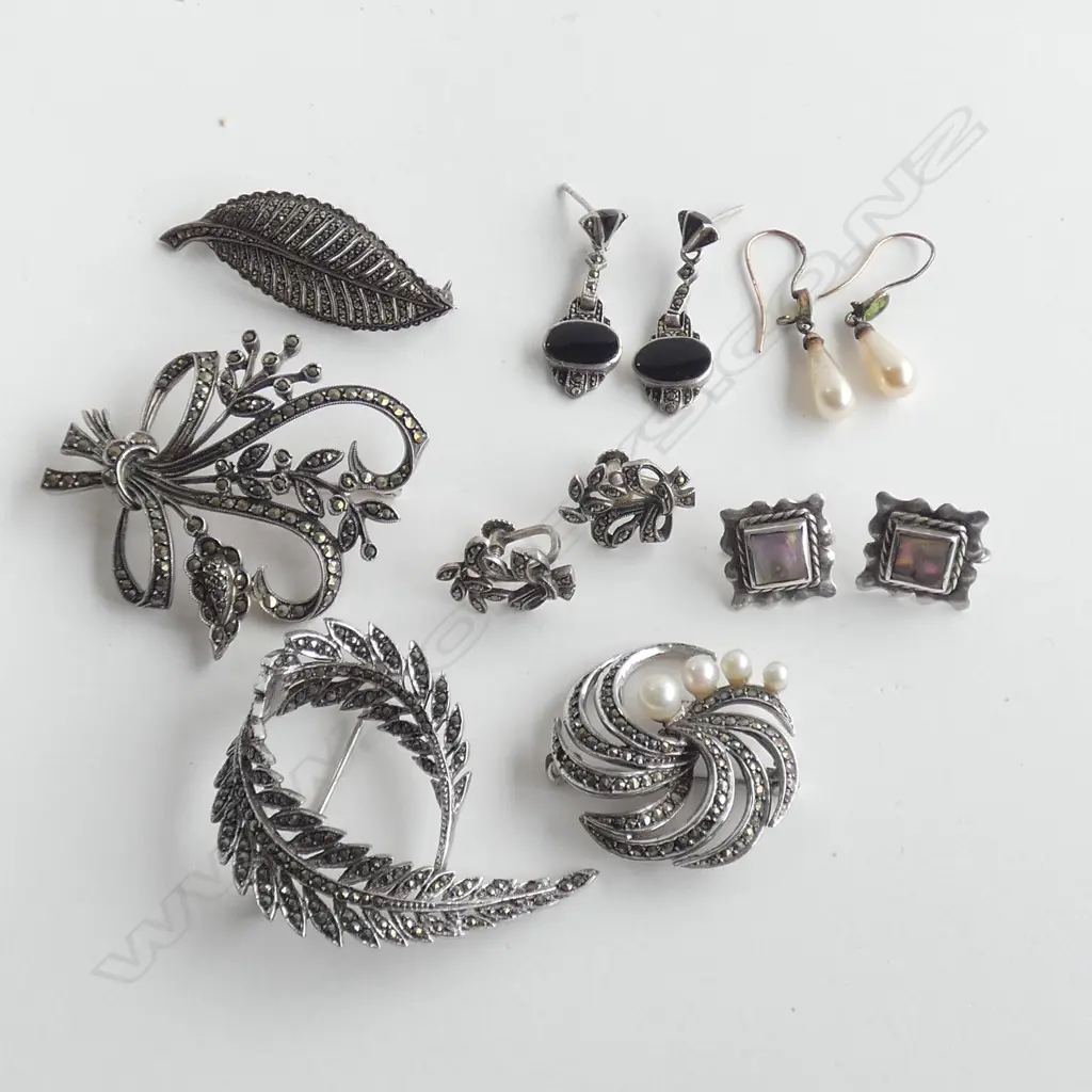 4 STG BROOCHES, STG CHAIN, 3 PRS STG EARRINGS + 1 FAUX PEARL PR Image 1++