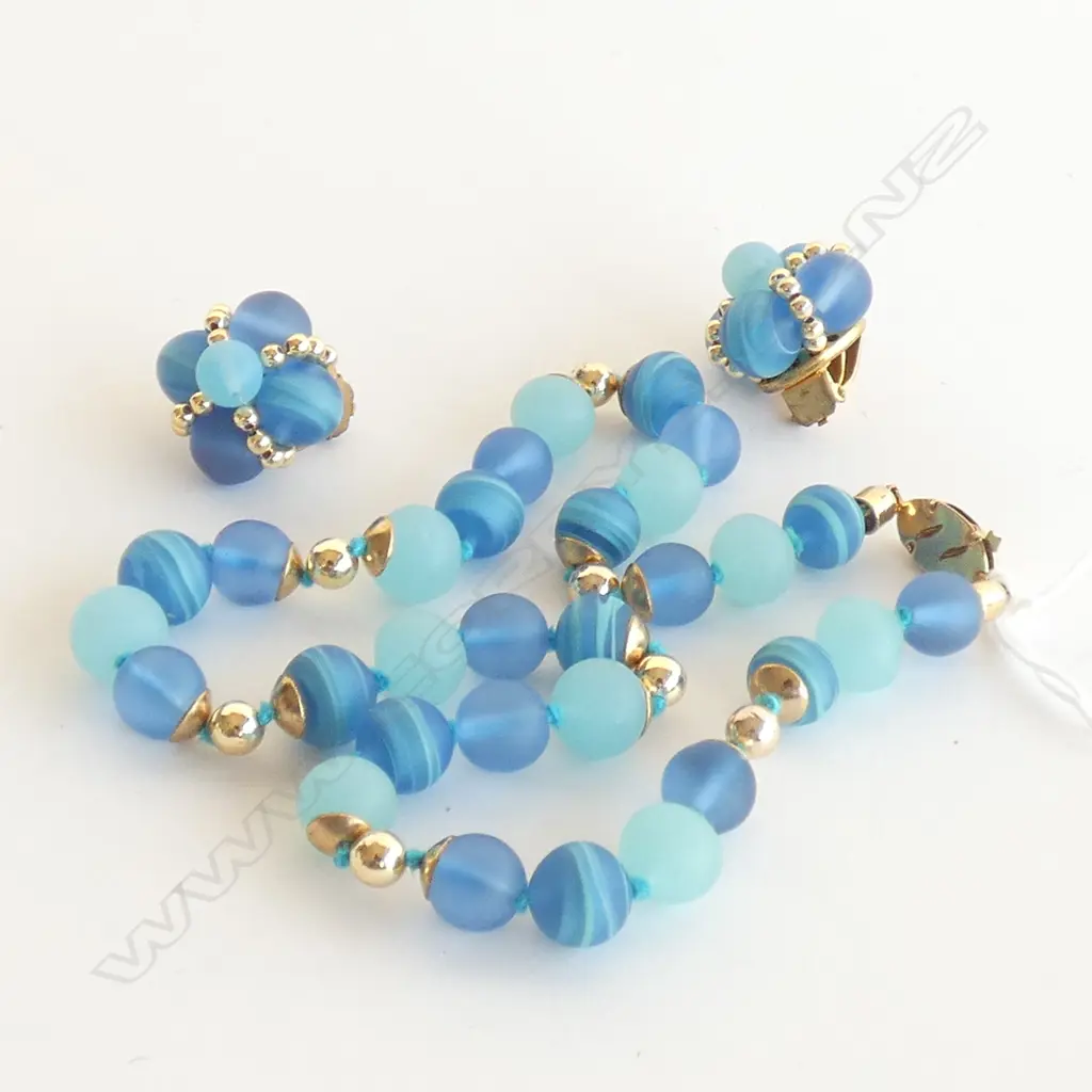 SET BLUE GLASS BEAD NECKLACE & CLIP EARRINGS Image 1++