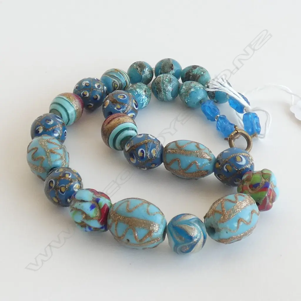 VENETIAN BEAD NECKLACE Image 1++