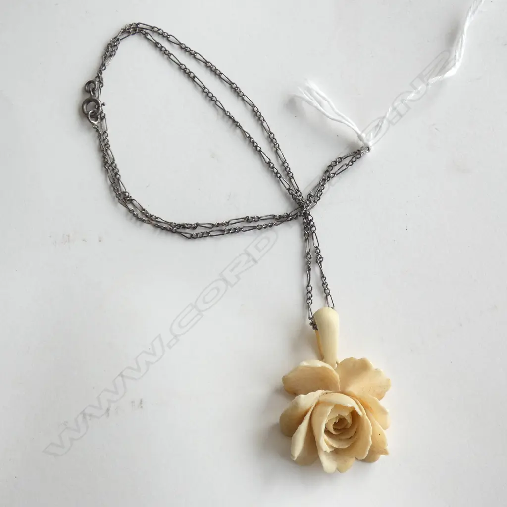 IVORY ROSE NECKLACE Image 1++