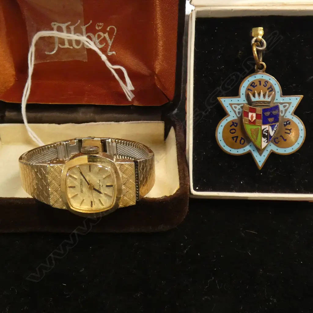 LADIES SEIKO WRIST WATCH/IRISH ROAD CLUB MEDAL Image 1++