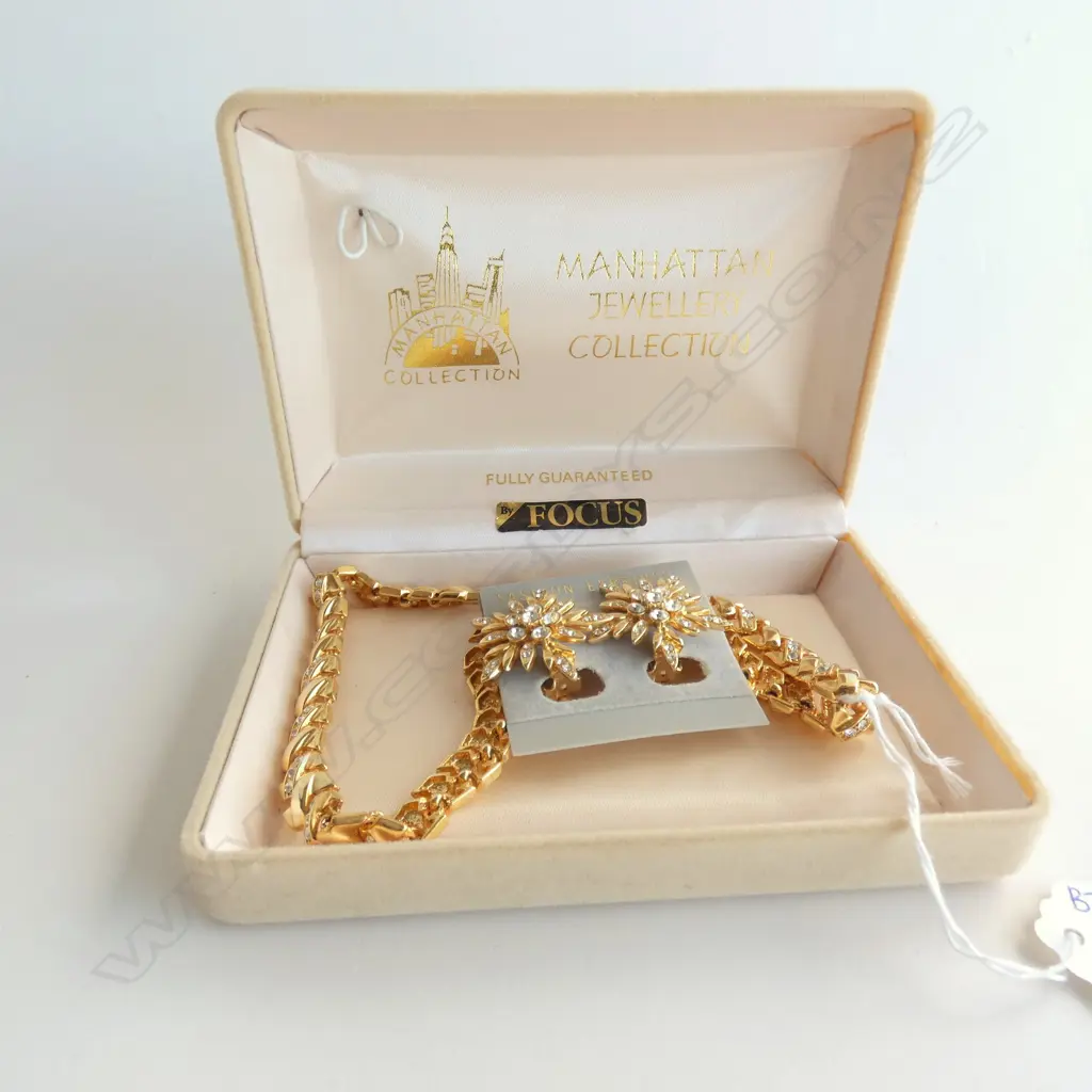GOLD TONE & DIAMANTE STUDDED NECKLACE & CLIP EARRINGS Image 1++
