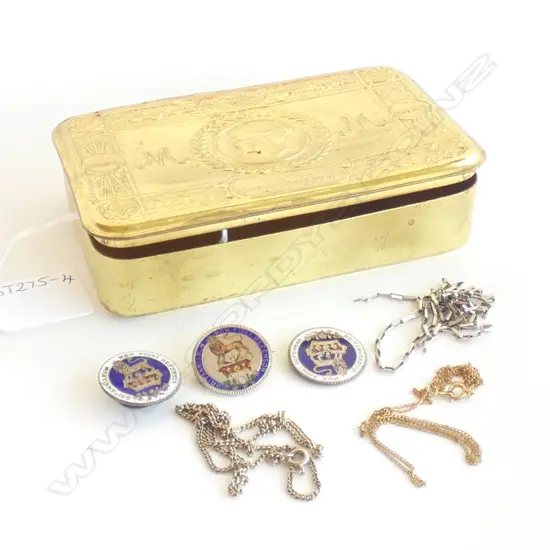 PRINCESS MARY 1914 XMAS TIN/3 GEORGIAN BUTTONS/SILVER CHAIN/GOLDPLATED CHAIN