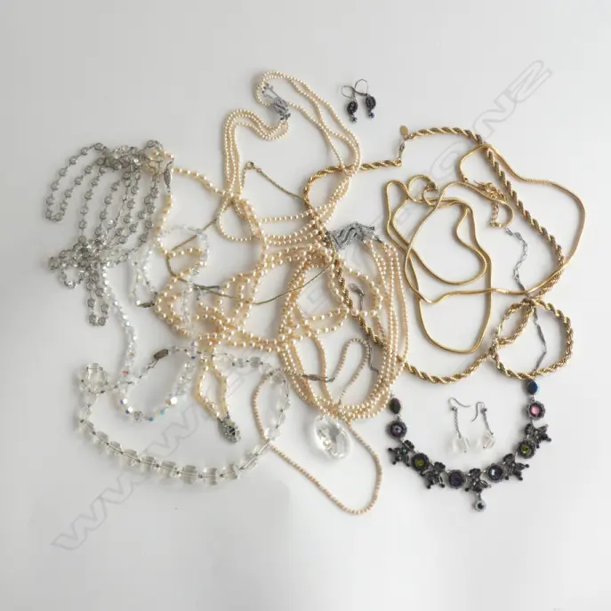 ASST. COSTUME NECKLACES Image 1++
