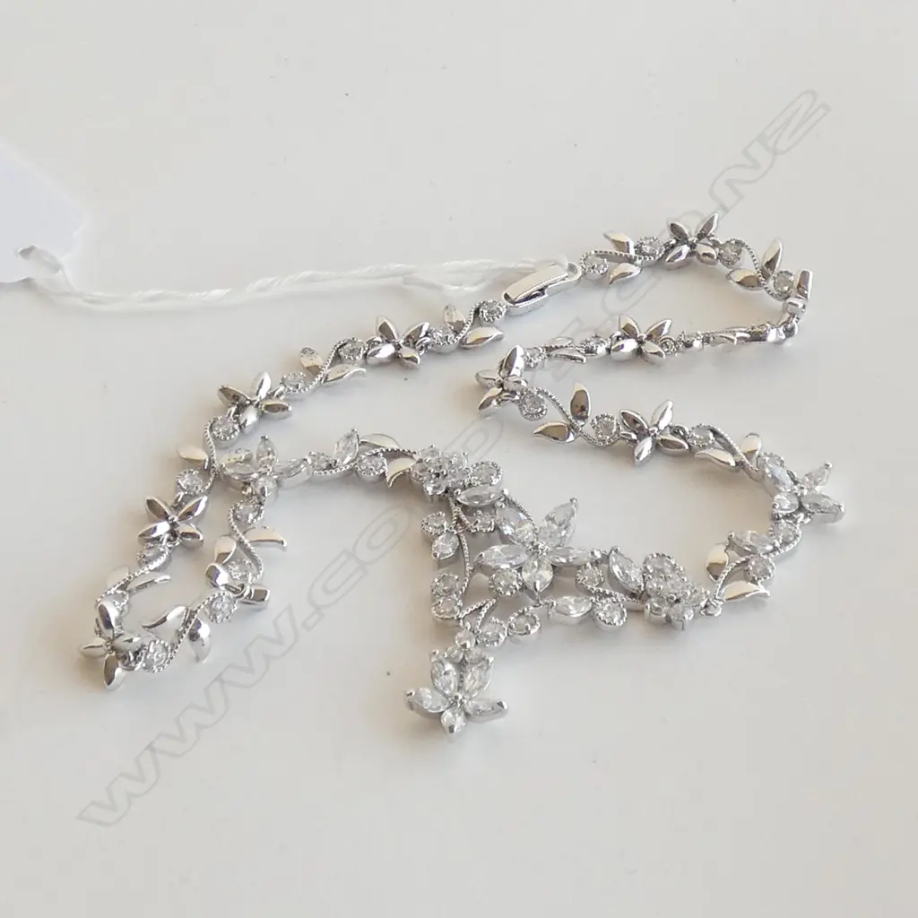 CRYSTAL SILVER TONE NECKLACE Image 1++