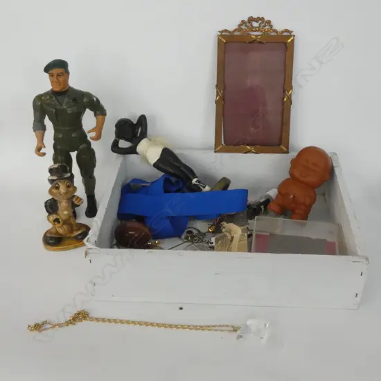 SM BOX ASST COLLECTABLES INCL HAT PINS / FIGURES 9ct CHAIN ETC