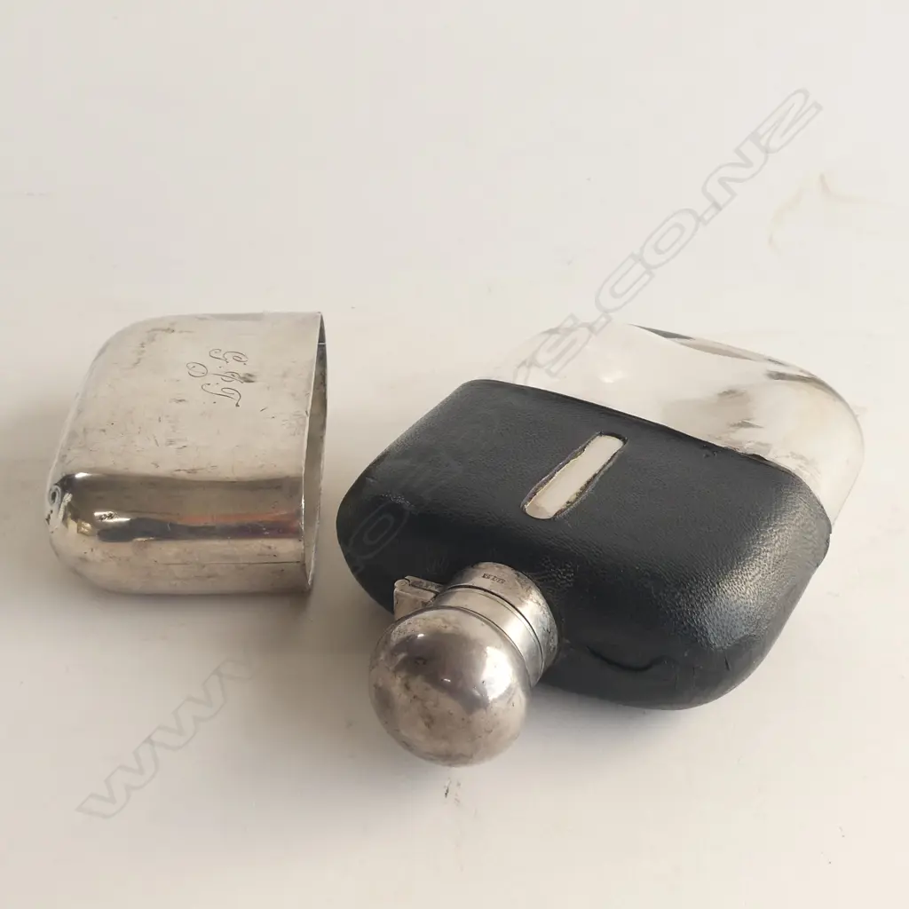 EP VICTORIAN HIP FLASK H.165mm Image 1++