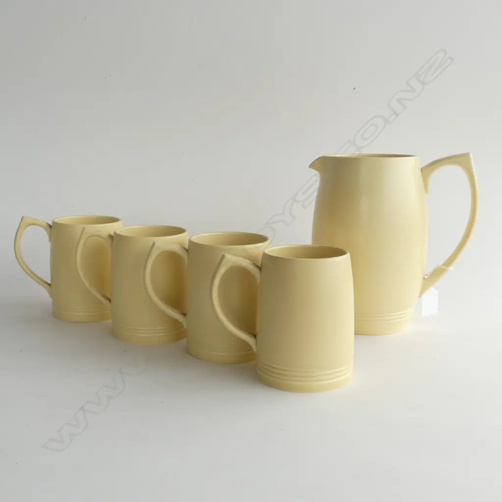 KEITH MURRAY WEDGWOOD JUG H.200mm & 4 TANKARDS... Image 1++
