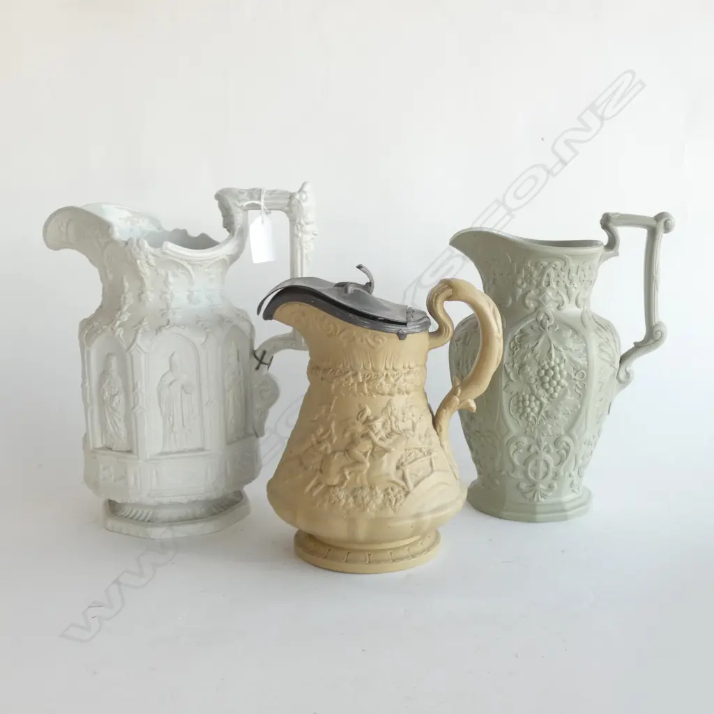 3 ANTIQUE DRABWARE JUGS H.255mm Image 1++