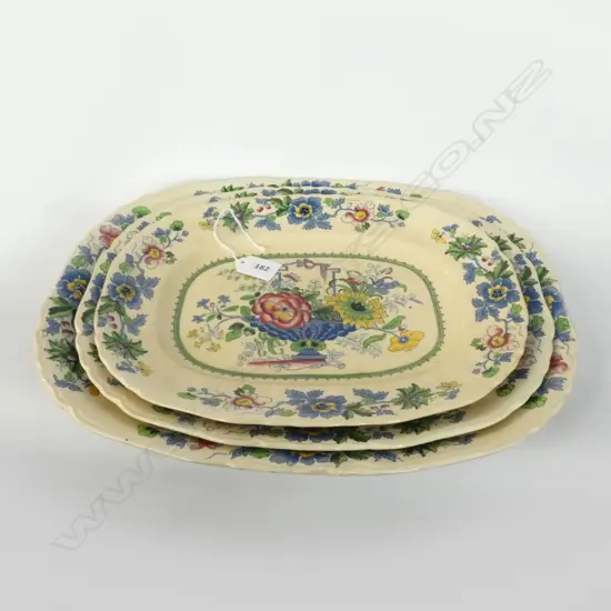 3 MASONS REGENCY 'STRATHMORE' GRADUATED PLATTERS - LARGEST 385 x 315mm - SMALLEST PLATE HAS A CHIP