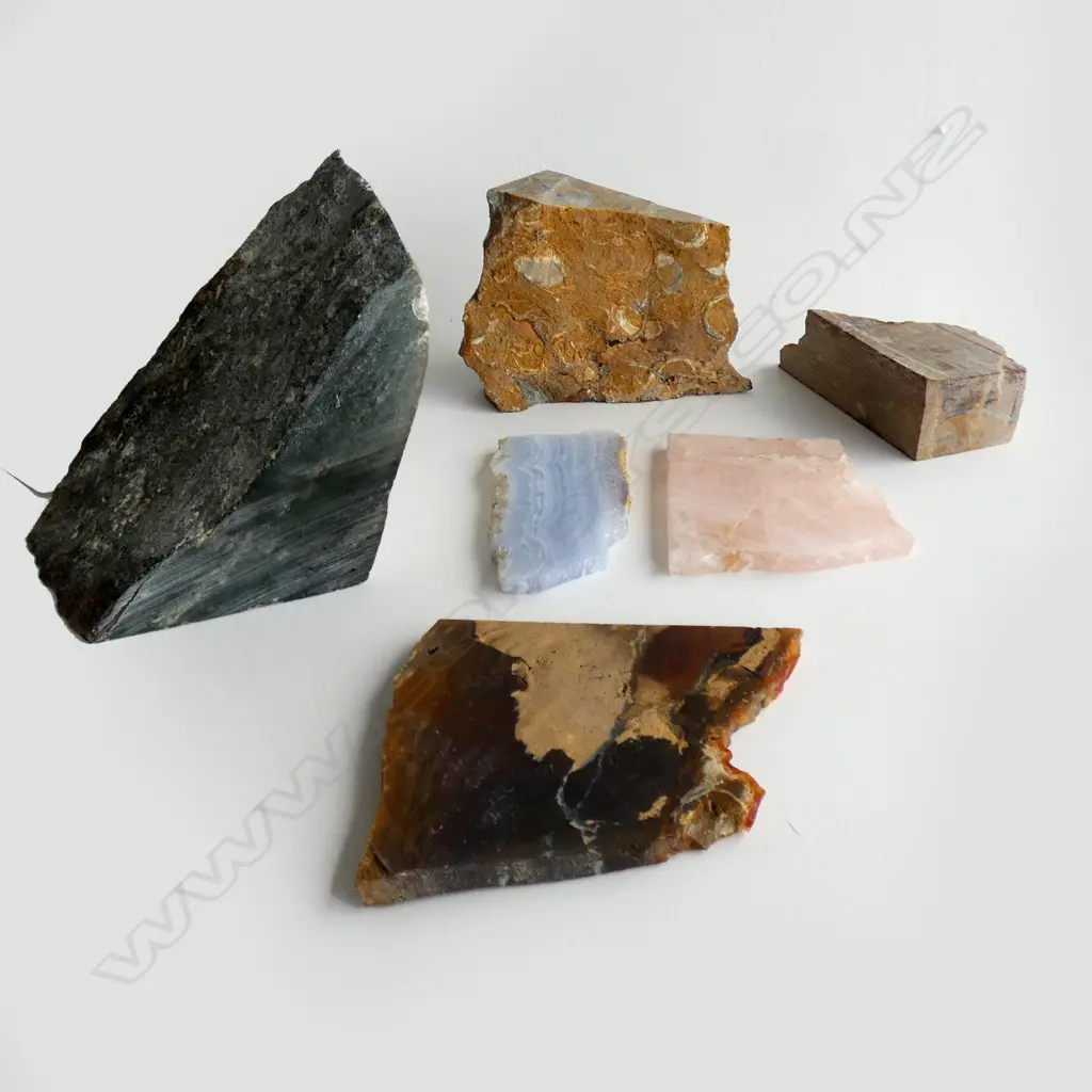 UNPOLISHED GREENSTONE PCE 663 gms+ 5 STONES Image 1++