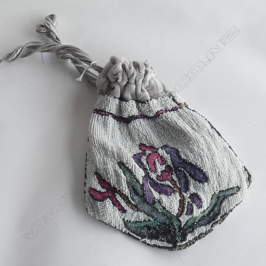 VINTAGE BEADED POUCH BAG Image 1++