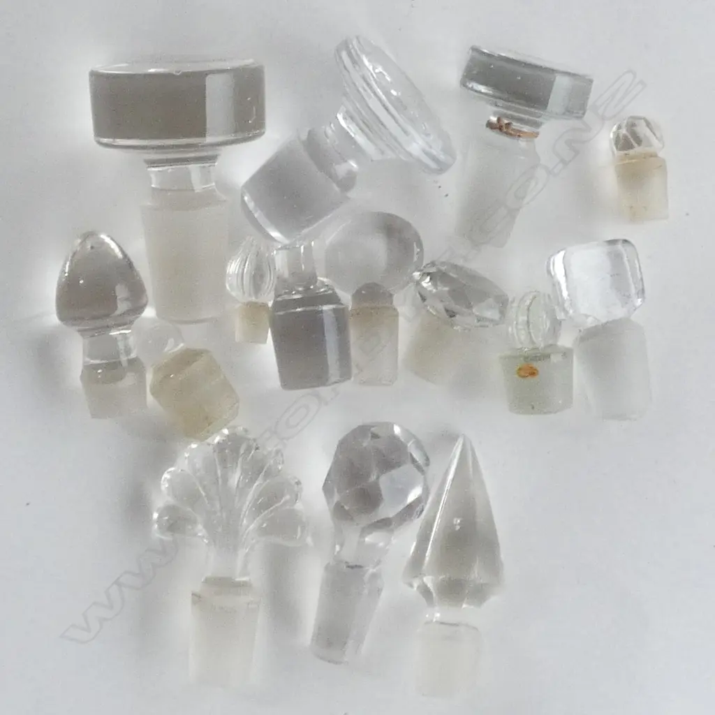 BAG ASST DECANTER / SCENT BOTTLE STOPPERS Image 1++