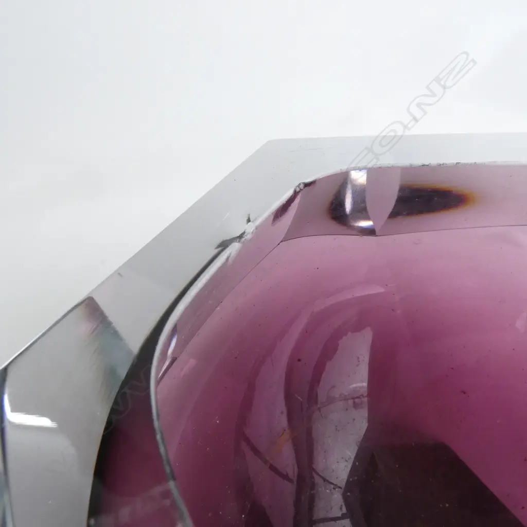 LARGE MURANO GLASS,  AMETHYST SOmmERSO FACET WALLED BOWL, in the manner of Mandrazutto. (Some small chips). Dia.200mm Image 1++