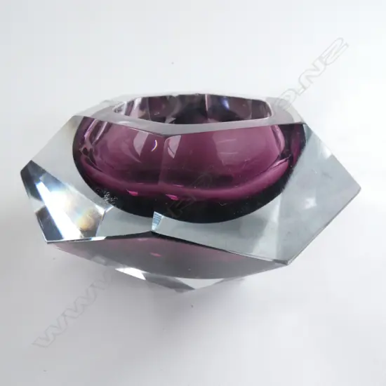 LARGE MURANO GLASS,  AMETHYST SOmmERSO FACET WALLED BOWL, in the manner of Mandrazutto. (Some small chips). Dia.200mm
