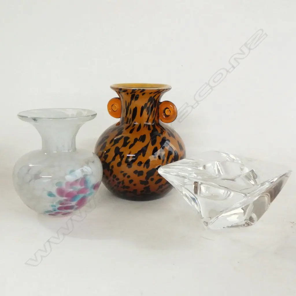 2 ART GLASS VASES + ORREFORS CANDLEHOLDER 100mm sq Image 1++