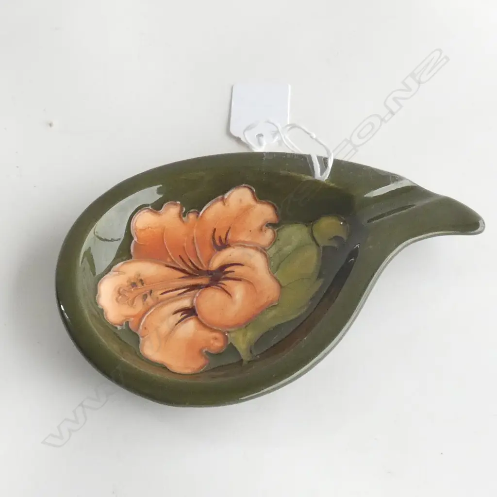 MOORCROFT 'HIBISCUS' ASHTRAY L.150mm Image 1++