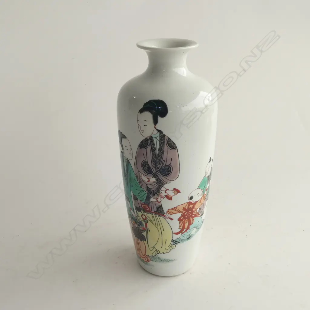 CHINESE VASE; WUCAI FIGURES H.245mm Image 1++