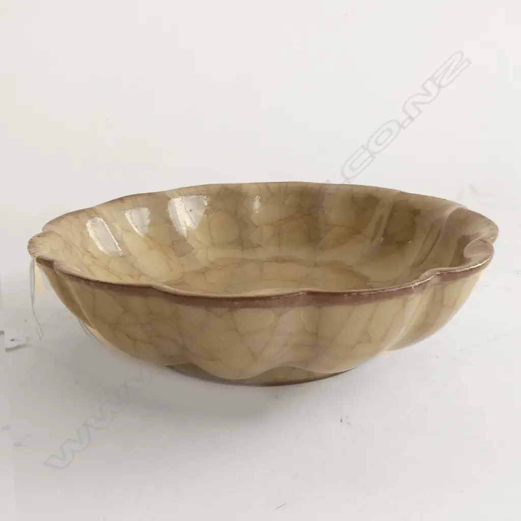 CHINESE SONG STYLE CRACKLE GLAZE PLATE 190mm dia Image 1++