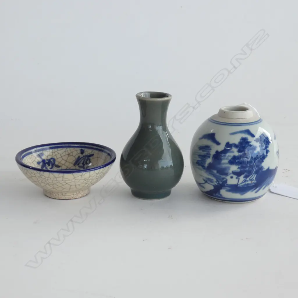 2 MING STYLE SMALL VASES + B/W CUP Image 1++