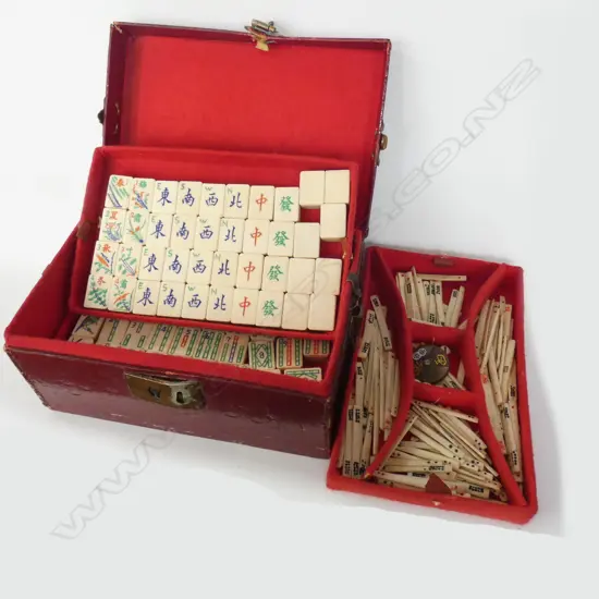 CASED VINTAGE BONE & BAMBOO MAH JONG SET (CASE AF)