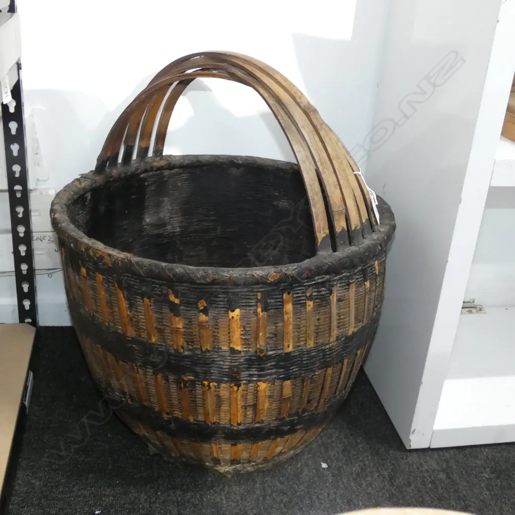 LGE AFRICAN CANE WOVEN BASKET H(WITH HANDLE)  600 DIA 460mm Image 1++