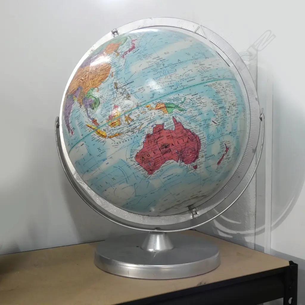 LGE WORLD GLOBE APPROX H 470mm. Image 1++