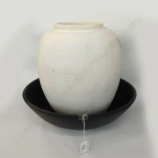 LGE MATTE BLACK WOODEN BOWL (DIA 375mm.) + WHITE PAINTED POTTERY VASE (H 350mm.)
