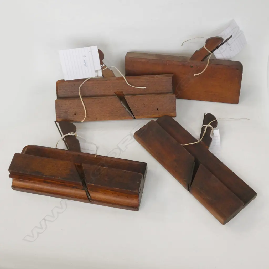 4 VINTAGE MOULDING PLANES L.240mm... Image 1++