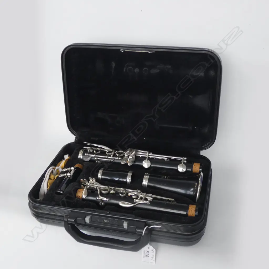 YAMAHA CLARINET; YCL250 CASED Image 1++