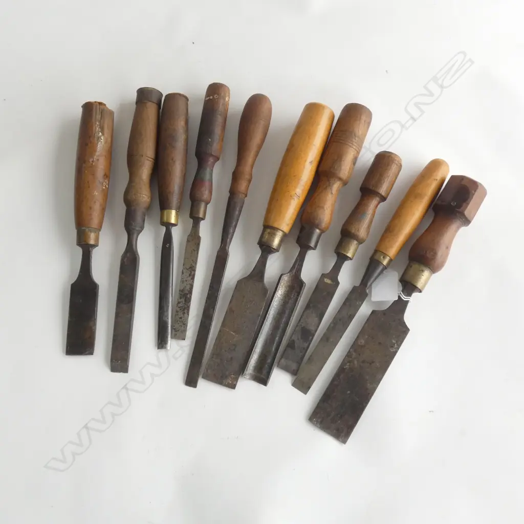 10 ASST. VINTAGE CHISELS Image 1++