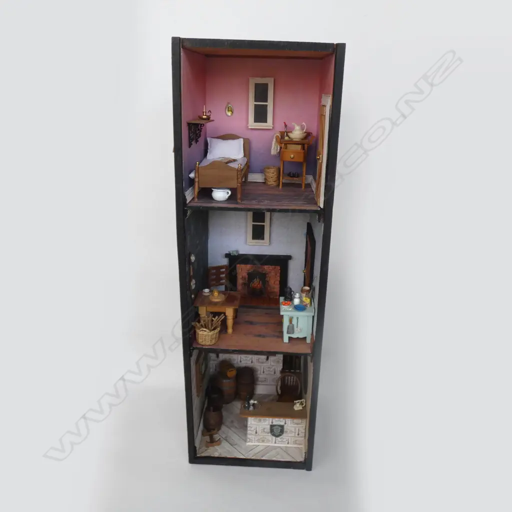 1/12th MODEL OF WINE SHOP IN WOODEN DEUTZ CASE H.640mm Image 1++