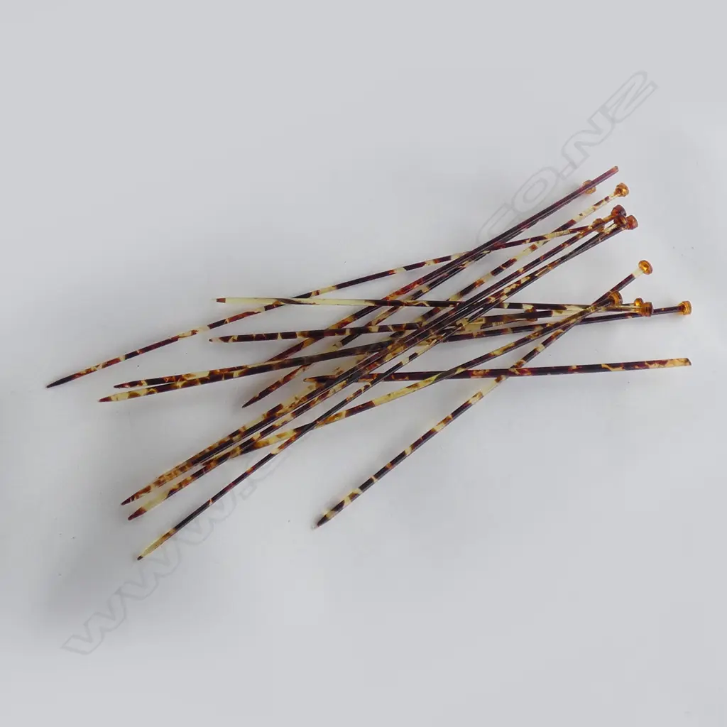 6 PR + 2 VINTAGE TORTOISE SHELL CELLULOID KNITTING NEEDLES Image 1++
